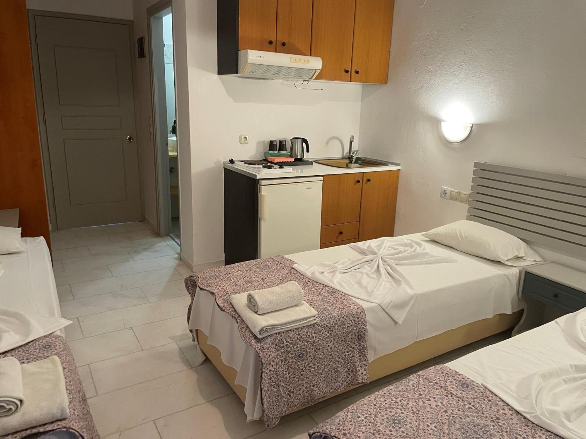 Hotel Kourkoumelata Аргостолион Экстерьер фото