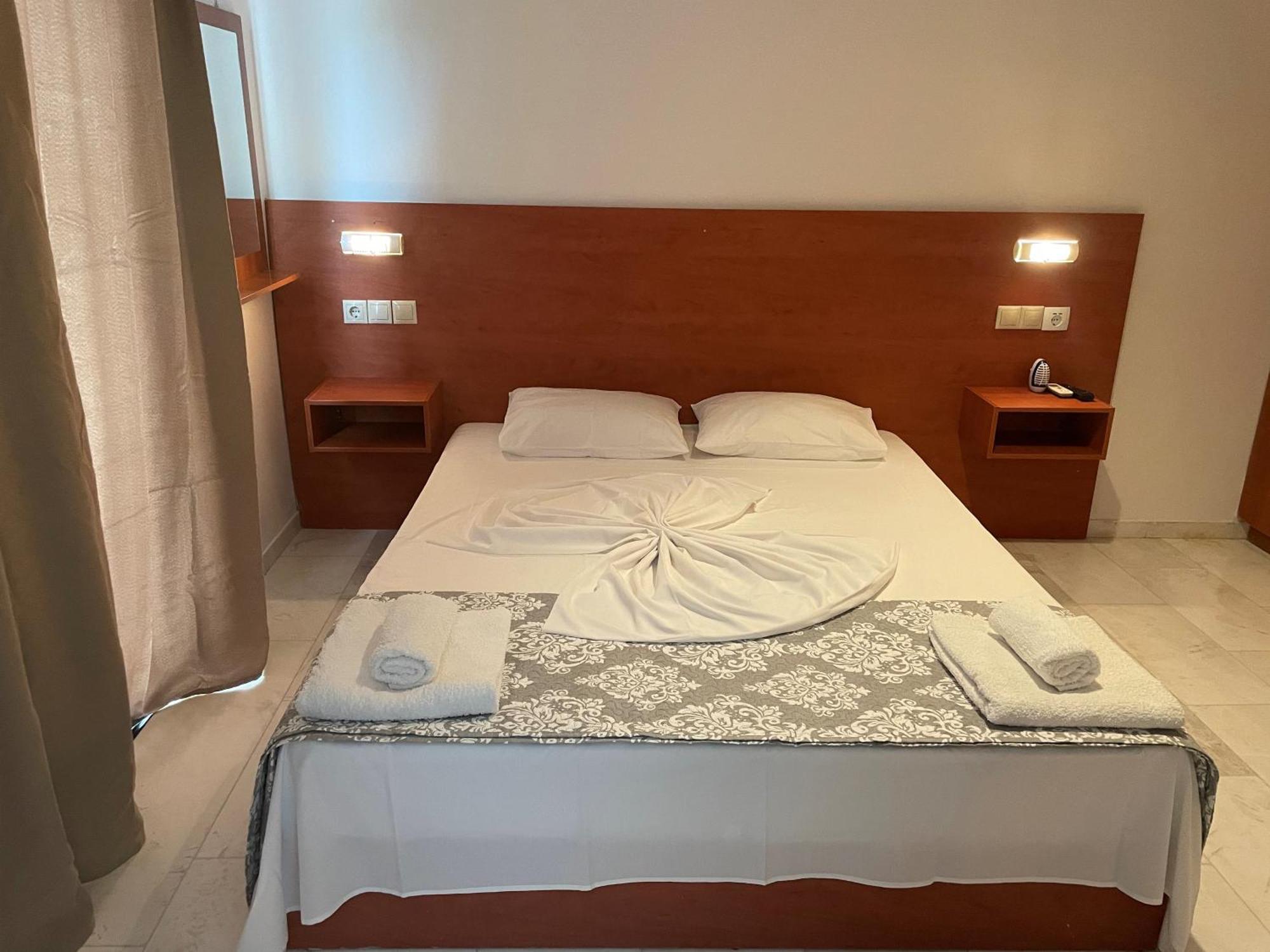 Hotel Kourkoumelata Аргостолион Экстерьер фото